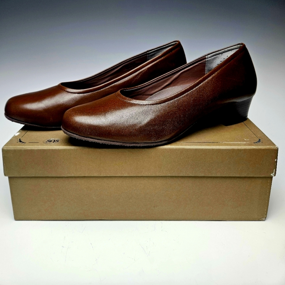 SAS NIB Regina Brown Italian Leather Pumps Shoes Size 8 1/2 M Made in Tuscany